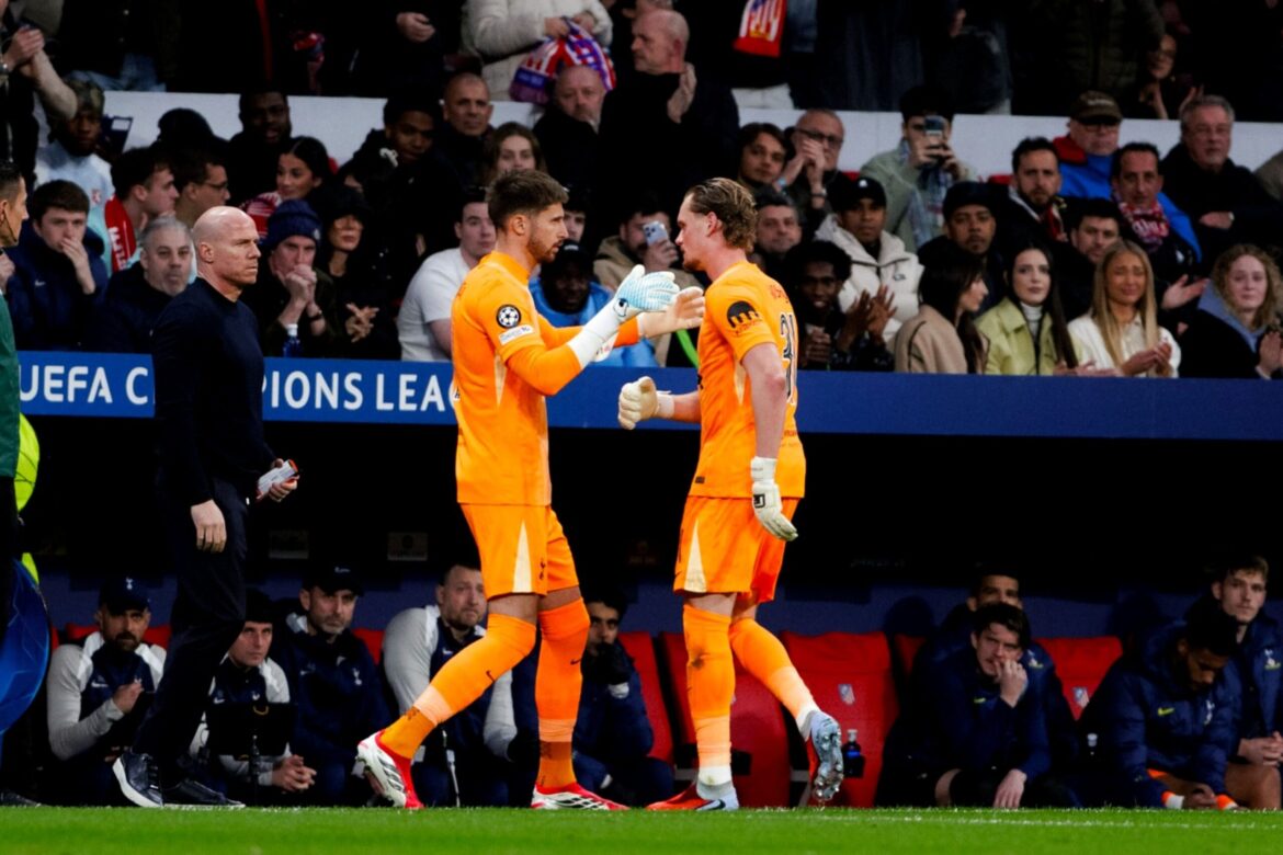 tecnico-do-tottenham-explica-substituicao-de-goleiro-aos-16-minutos