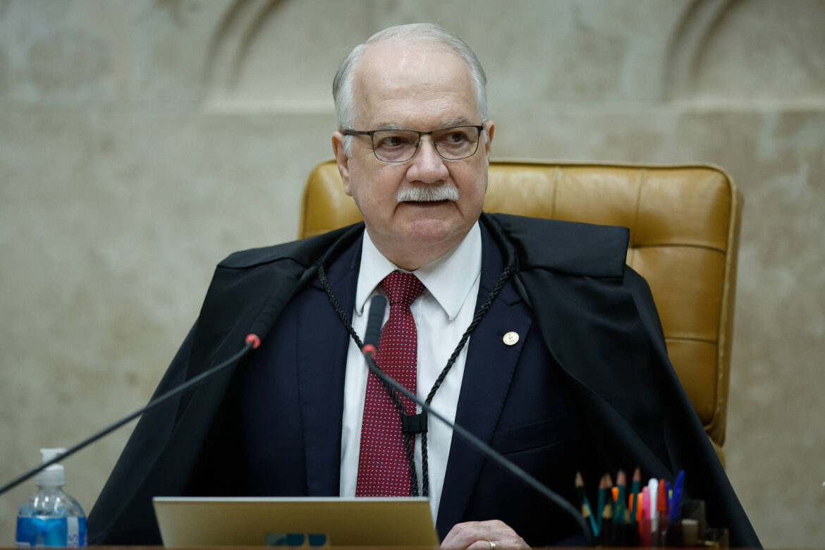 fachin-manda-recados-a-juizes-enquanto-da-apoio-a-mendonca-e-conversa-no-stf-contra-crise