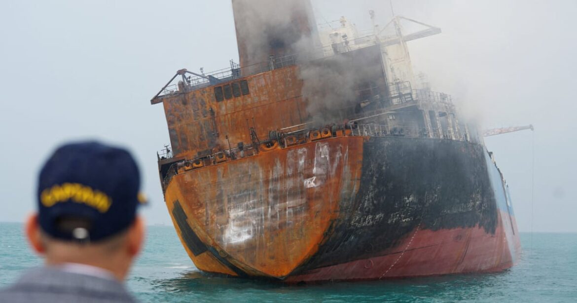 petroleiros-sao-incendiados-perto-do-iraque;-ataques-iranianos-desafiam-afirmacao-de-trump-de-ter-vencido-guerra