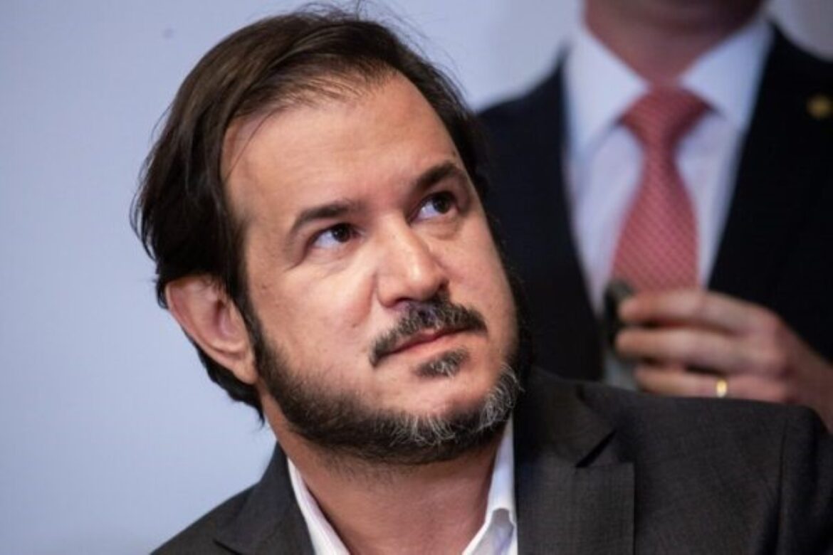 uniao-brasil-gasta-r$-5,9-milhoes-com-terceiros-e-r$-1,5-mi-em-viagem