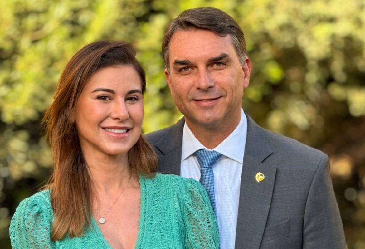 a-estreia-da-mulher-de-flavio-bolsonaro-na-pre-campanha-do-marido