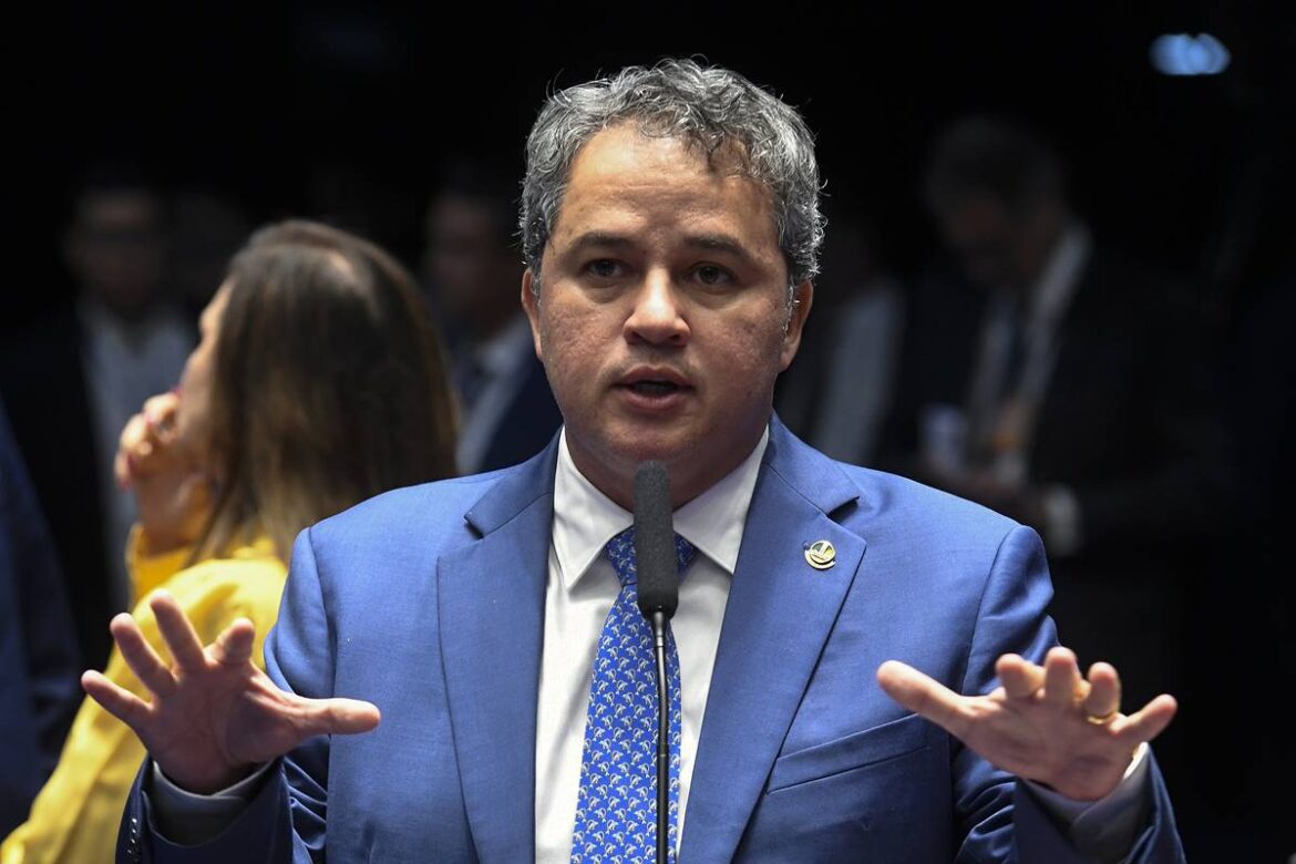 lider-do-uniao-brasil-quer-anunciar-filiacao-ao-pl-ao-lado-de-flavio.-video