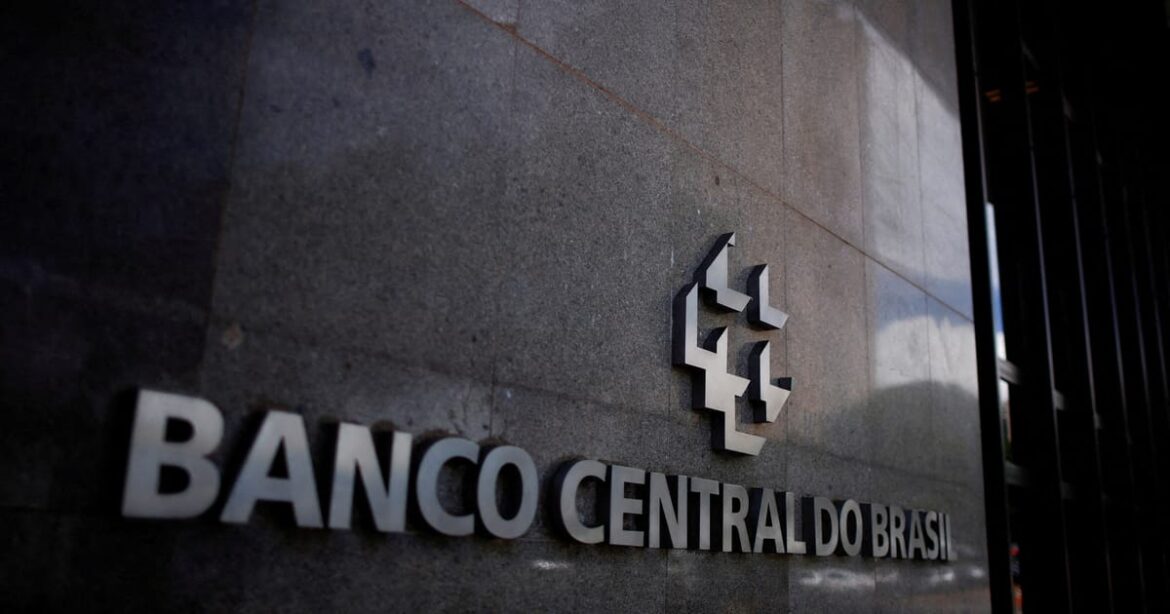 curva-de-juros-no-brasil-apaga-aposta-de-corte-de-0,50-pp-da-selic-e-passa-a-precificar-chance-minoritaria-de-manutencao