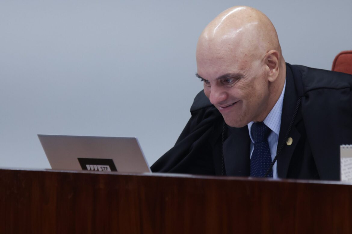 moraes-suspende-visitas-alem-da-familia-e-manda-bolsonaro-ficar-vigiado-24-horas