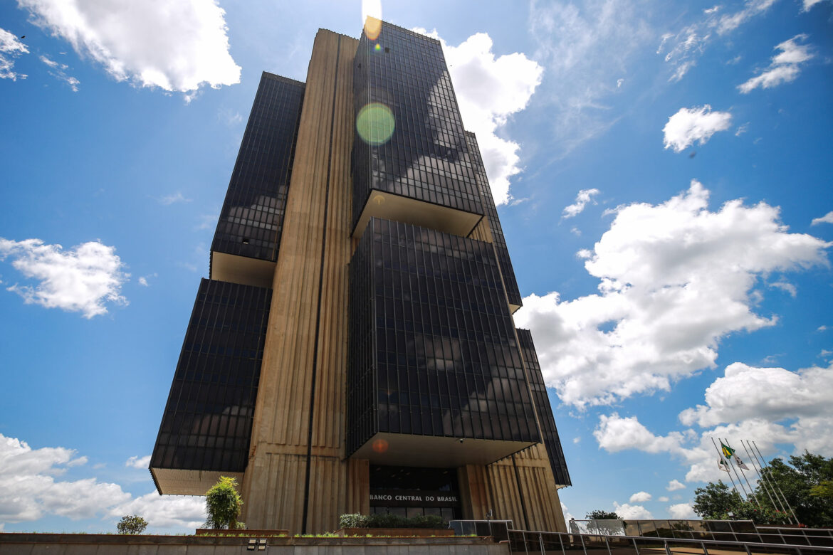 focus:-mercado-sobe-projecao-da-inflacao-para-4,1%-e-da-selic