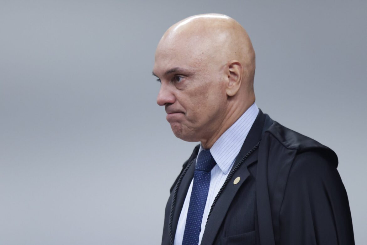 moraes-proibe-assessor-de-trump-de-visitar-jair-bolsonaro-na-prisao