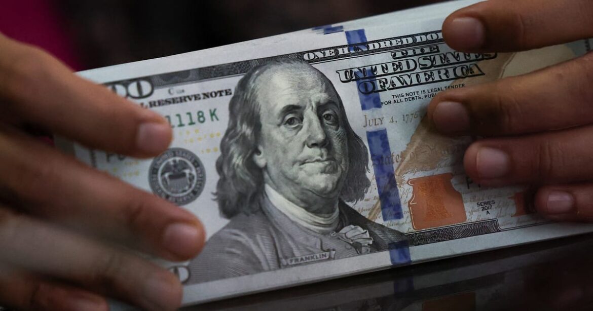 dolar-tem-leve-baixa-em-meio-a-fluxo-para-o-brasil-e-esperanca-de-acordo-entre-eua-e-ira