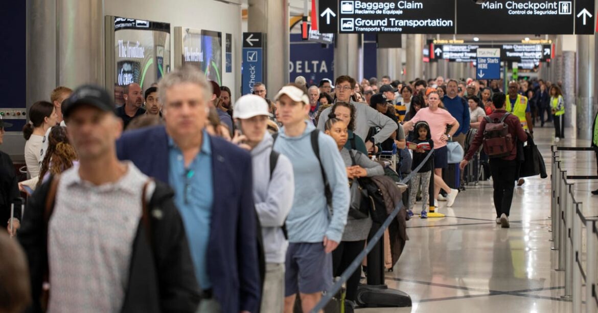senado-dos-eua-vota-para-restaurar-financiamento-da-seguranca-aeroportuaria,-mas-disputa-sobre-imigracao-continua