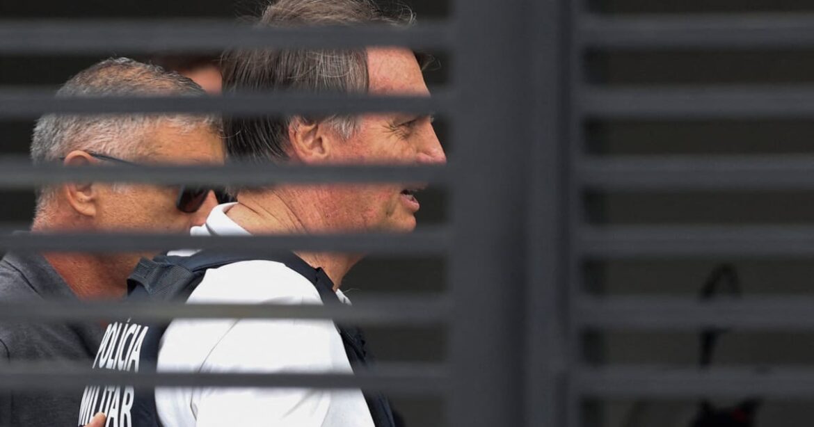 bolsonaro-recebe-alta-hospitalar-e-cumprira-prisao-domiciliar-por-ao-menos-90-dias