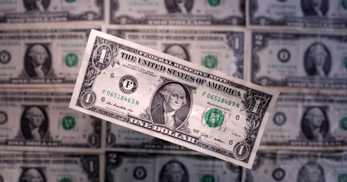 dolar-passa-a-cair-ante-o-real-com-fluxo-de-entrada-no-brasil