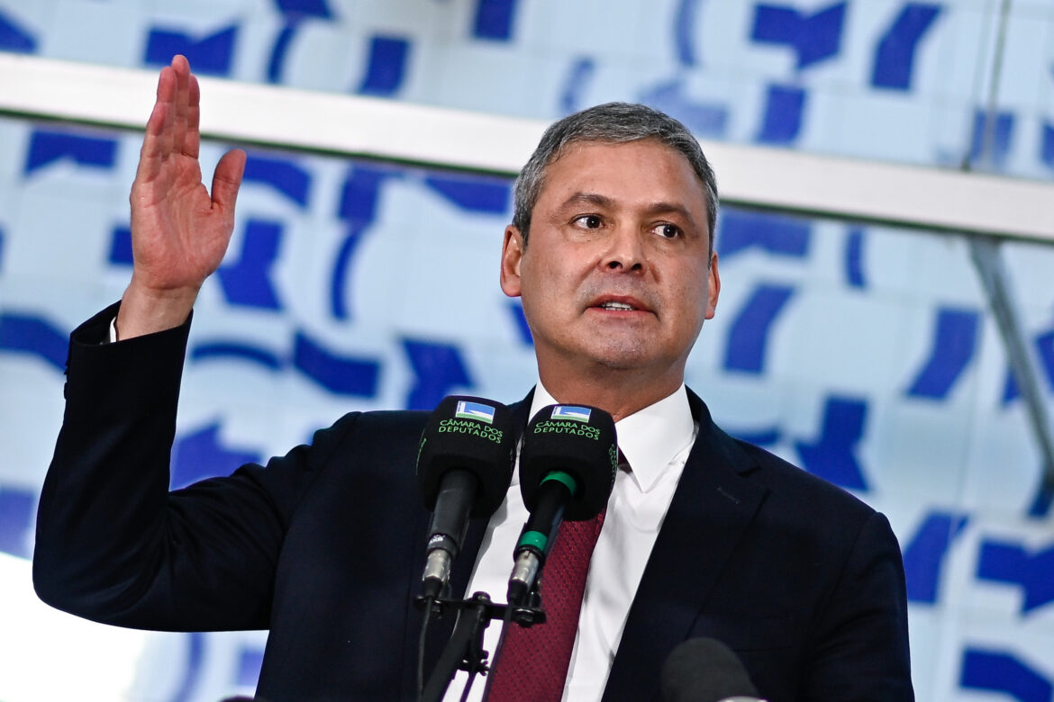 petistas-veem-erro-de-lindbergh-em-denuncia-contra-relator-da-cpmi