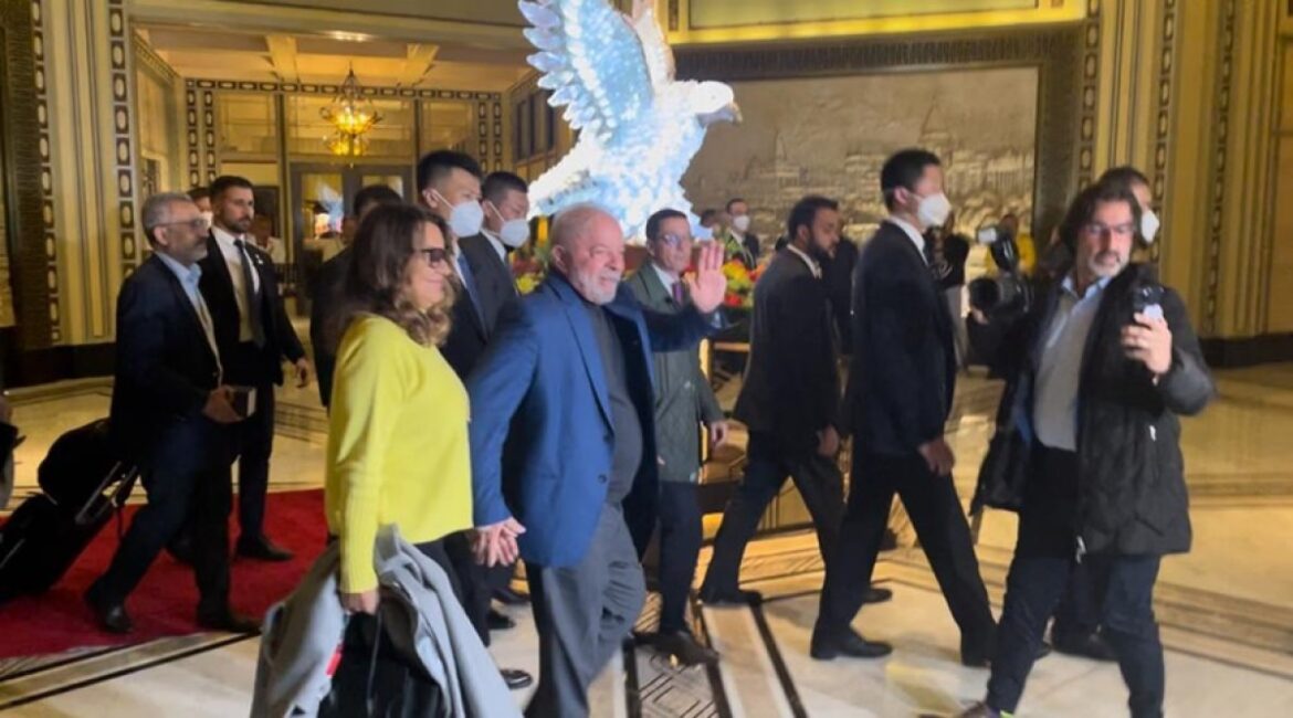 lulinha-foi-com-socio-da-fictor-alvo-da-pf-em-viagem-de-lula-a-china