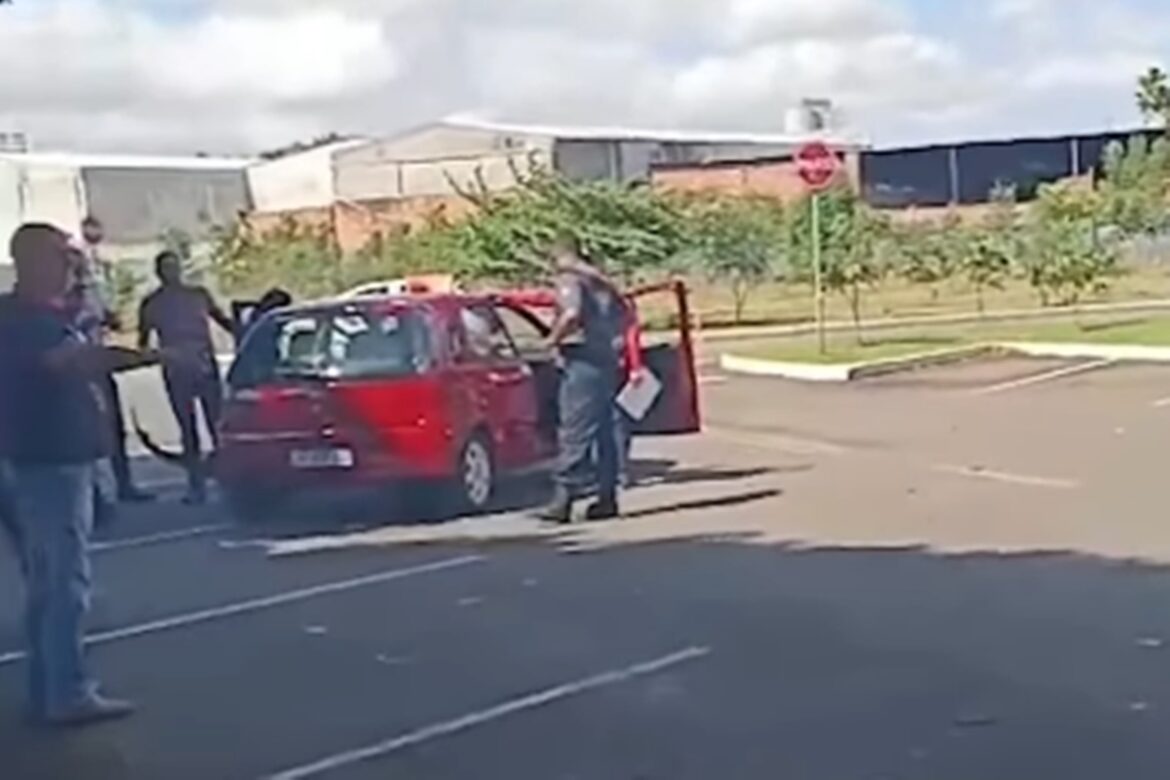 candidata-perde-controle-do-carro-e-atropela-quatro-em-exame-de-cnh.-veja-video