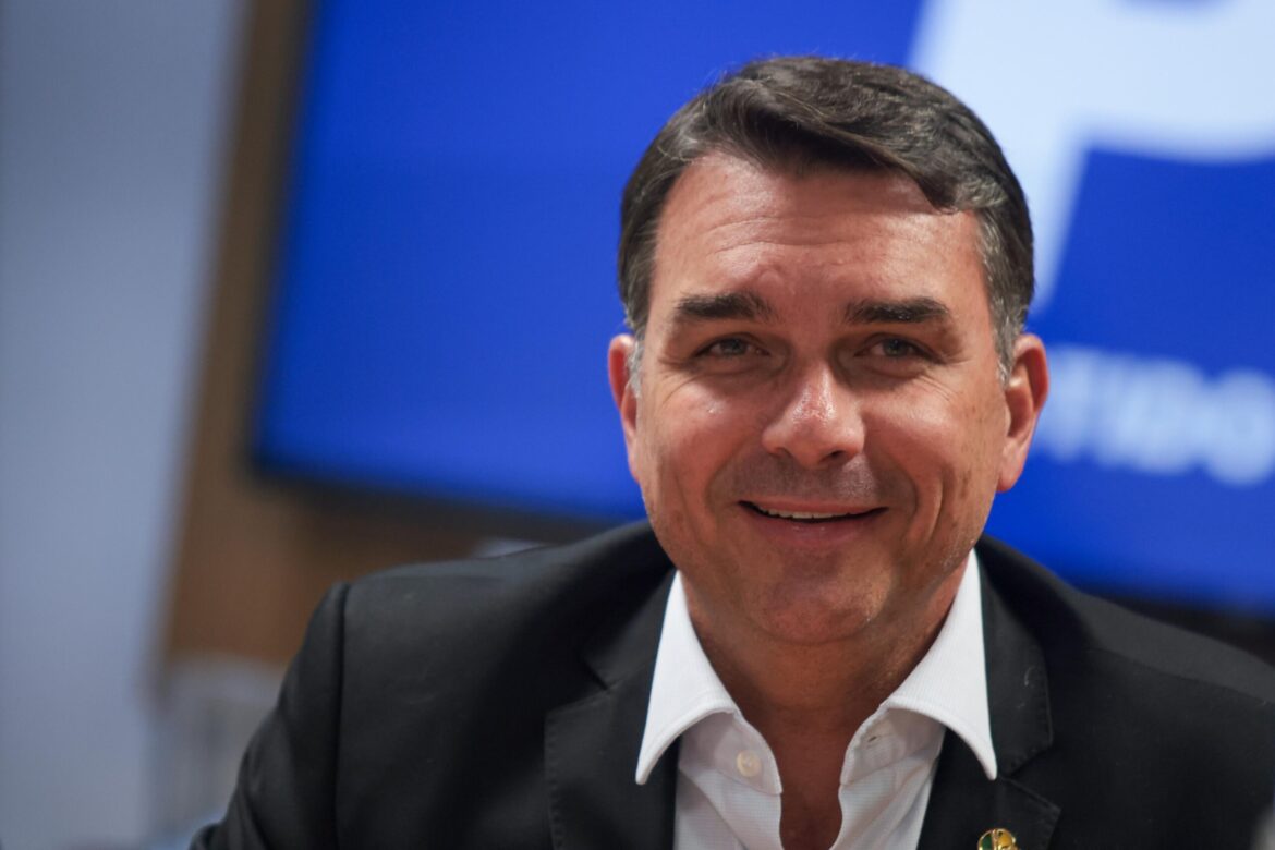 flavio-contrata-publicitario-que-ja-trabalhou-para-lula-e-bolsonaro